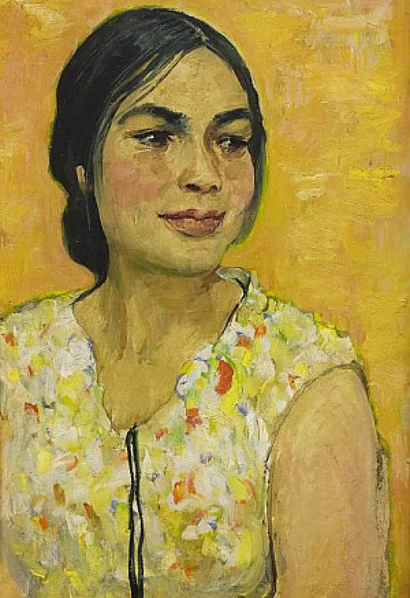 Schilderij: portret van een jonge vrouw met donker, naar achteren gebonden haar, in een licht gebloemde blouse tegen een gele achtergrond